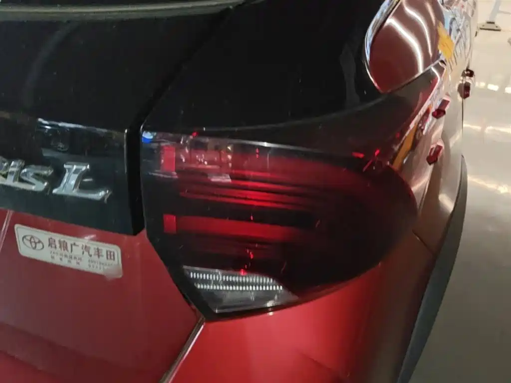 Toyota Yaris L — фото 13