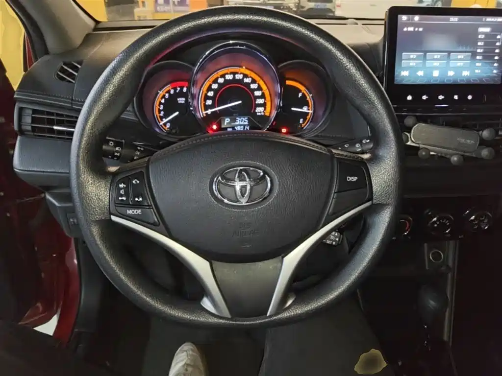 Toyota Yaris L — фото 7