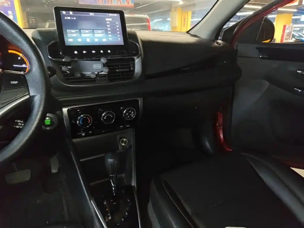 Toyota Yaris L — фото 9
