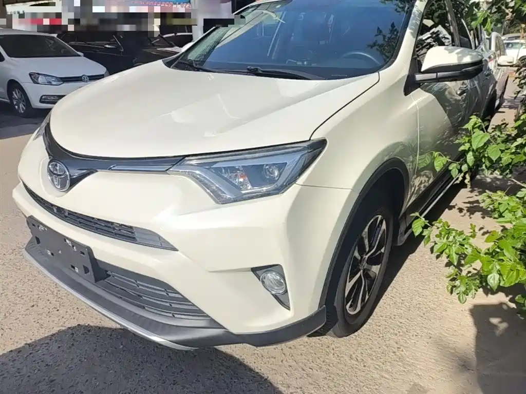 Toyota RAV4 — фото 2