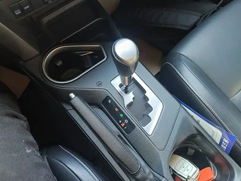 Toyota RAV4 — фото 14