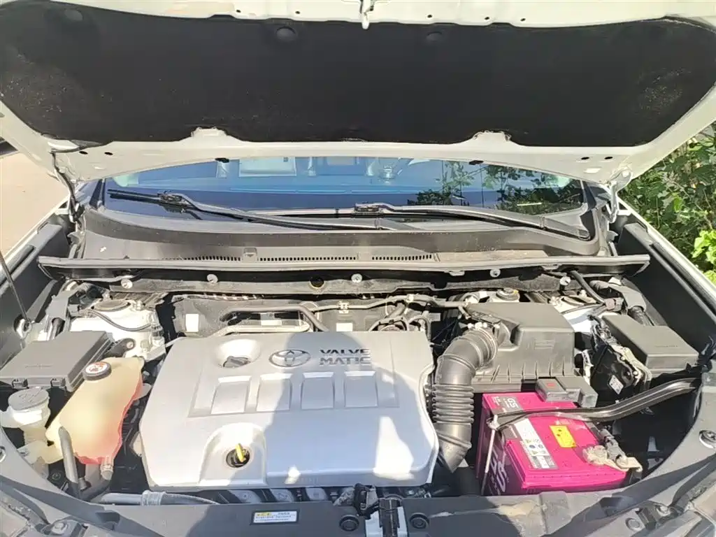 Toyota RAV4 — фото 20