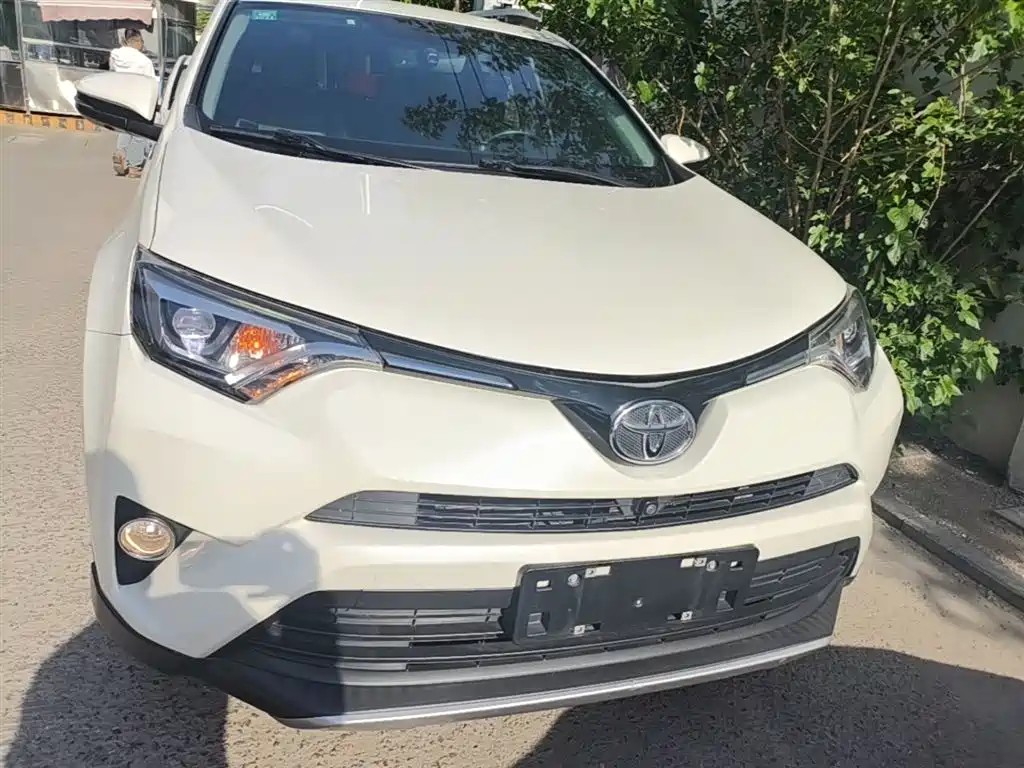 Toyota RAV4 — фото 3
