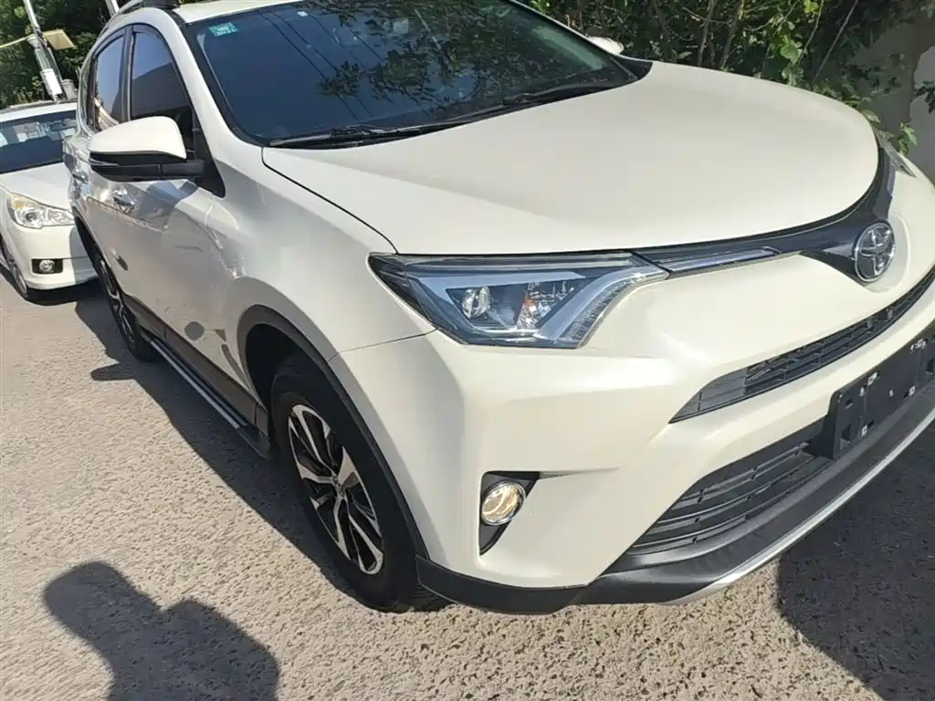 Toyota RAV4 — фото 4