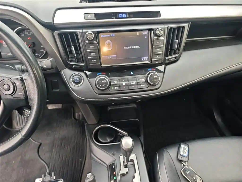 Toyota RAV4 — фото 13