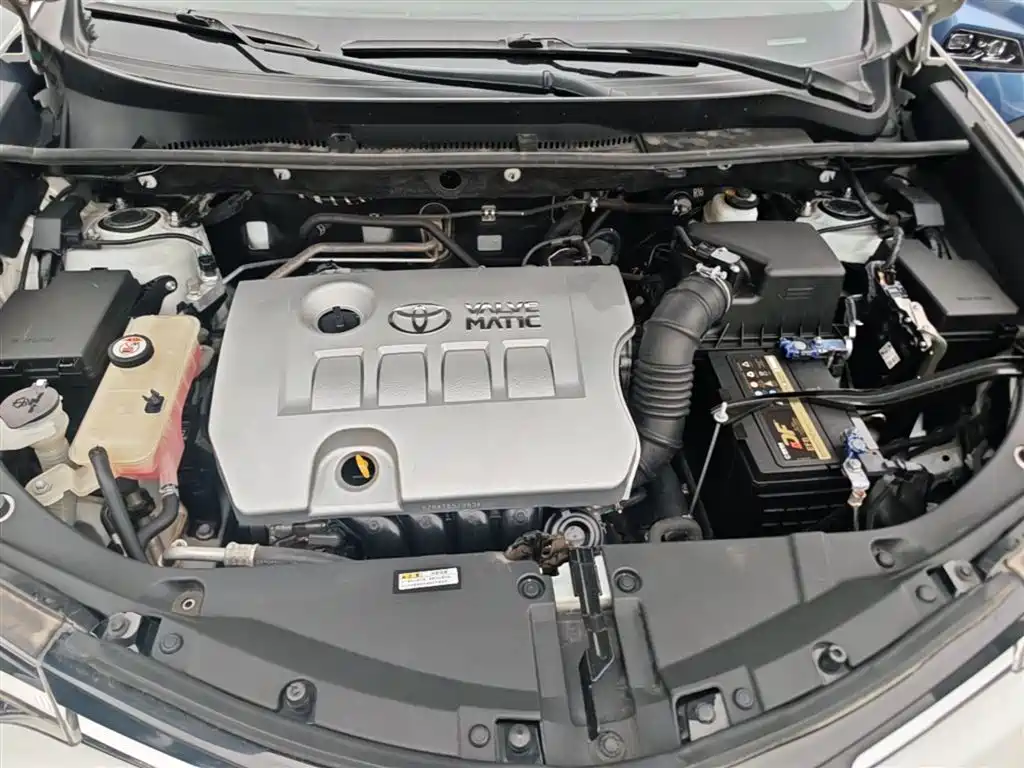 Toyota RAV4 — фото 20