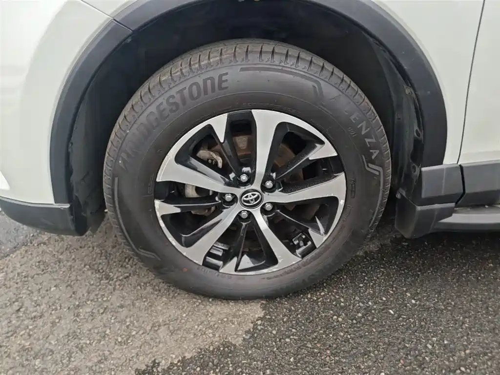 Toyota RAV4 — фото 23