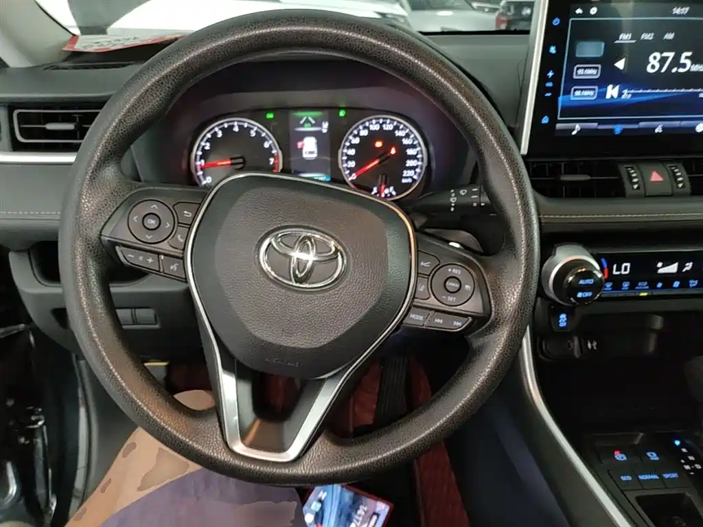 Toyota Wildlander — фото 11