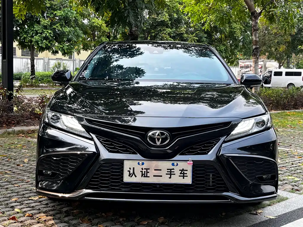 Toyota Camry — фото 2