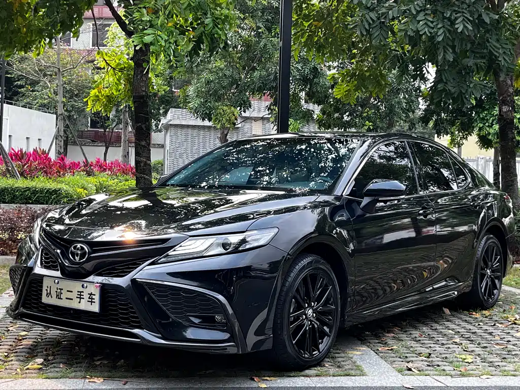 Toyota Camry — фото 3
