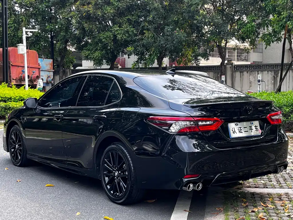 Toyota Camry — фото 23
