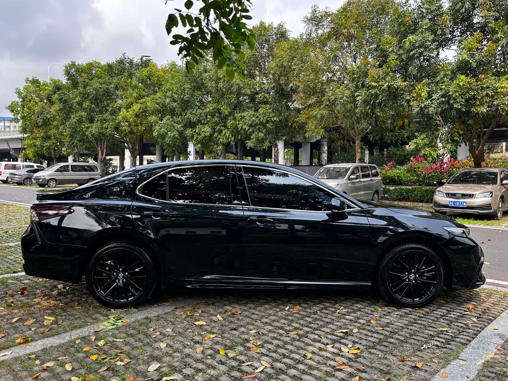 Toyota Camry — фото 9