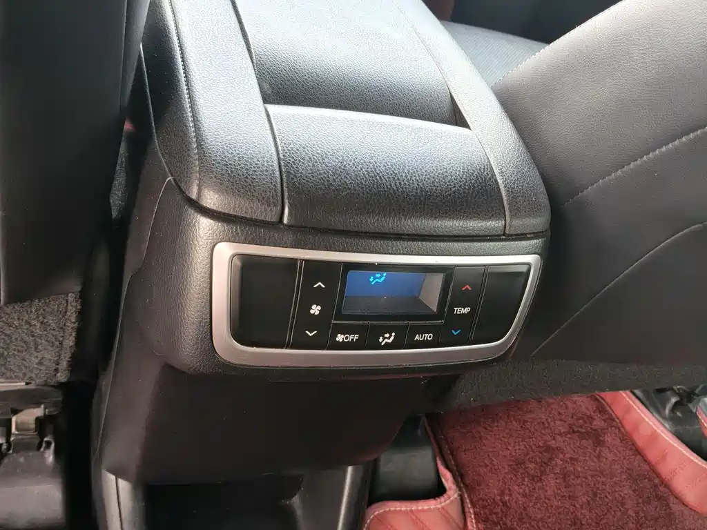 Toyota Highlander — фото 11