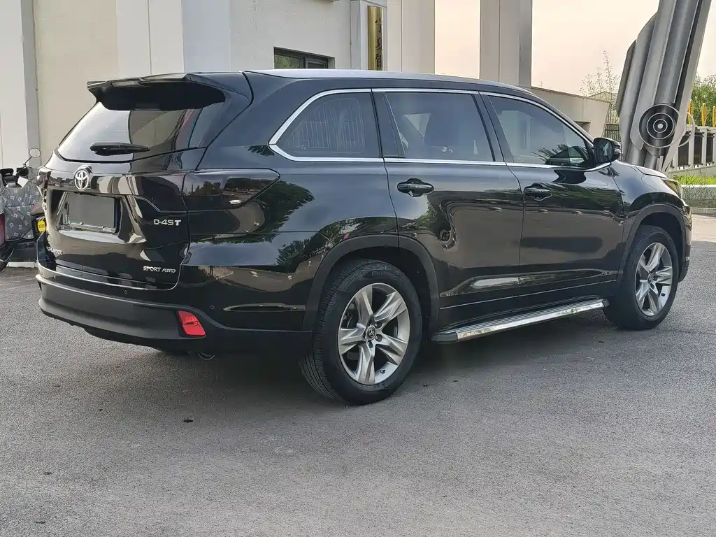 Toyota Highlander — фото 14