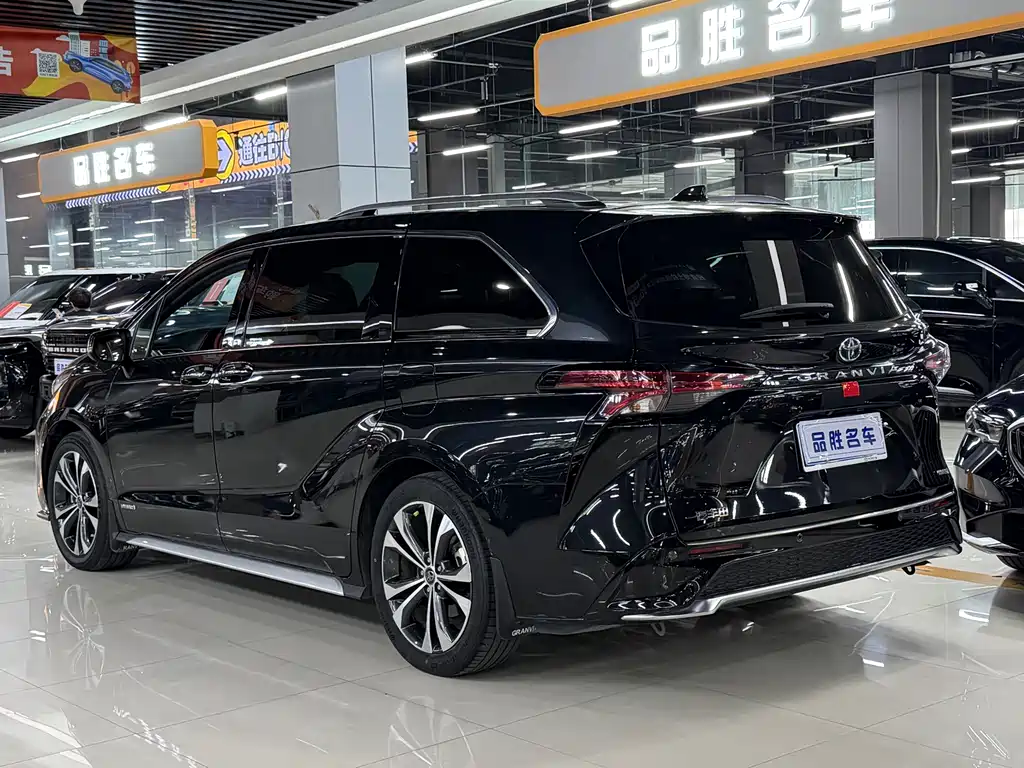 Toyota Granvia — фото 4