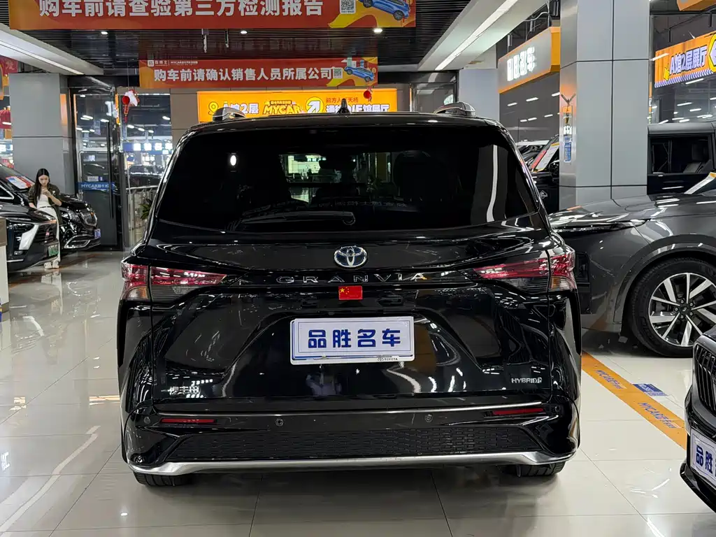 Toyota Granvia — фото 5