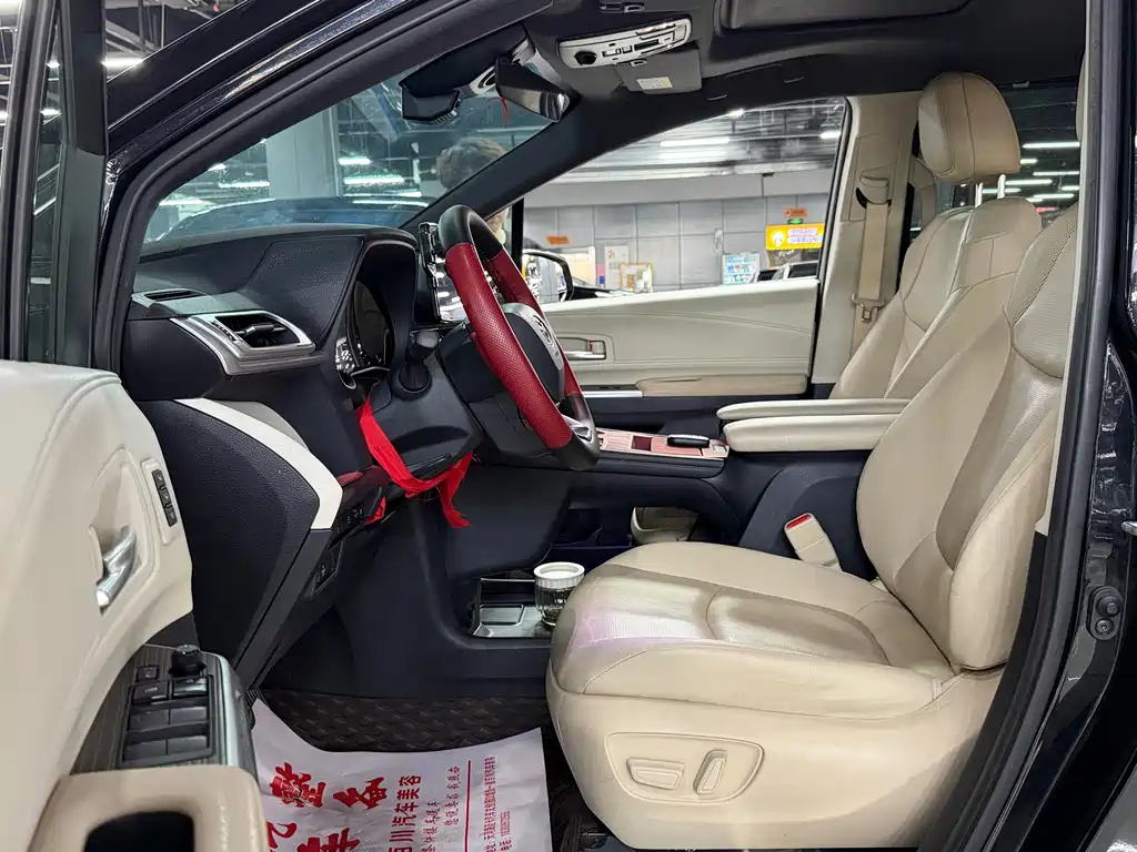 Toyota Granvia — фото 6