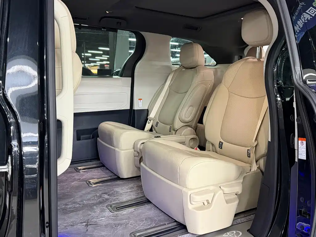Toyota Granvia — фото 7