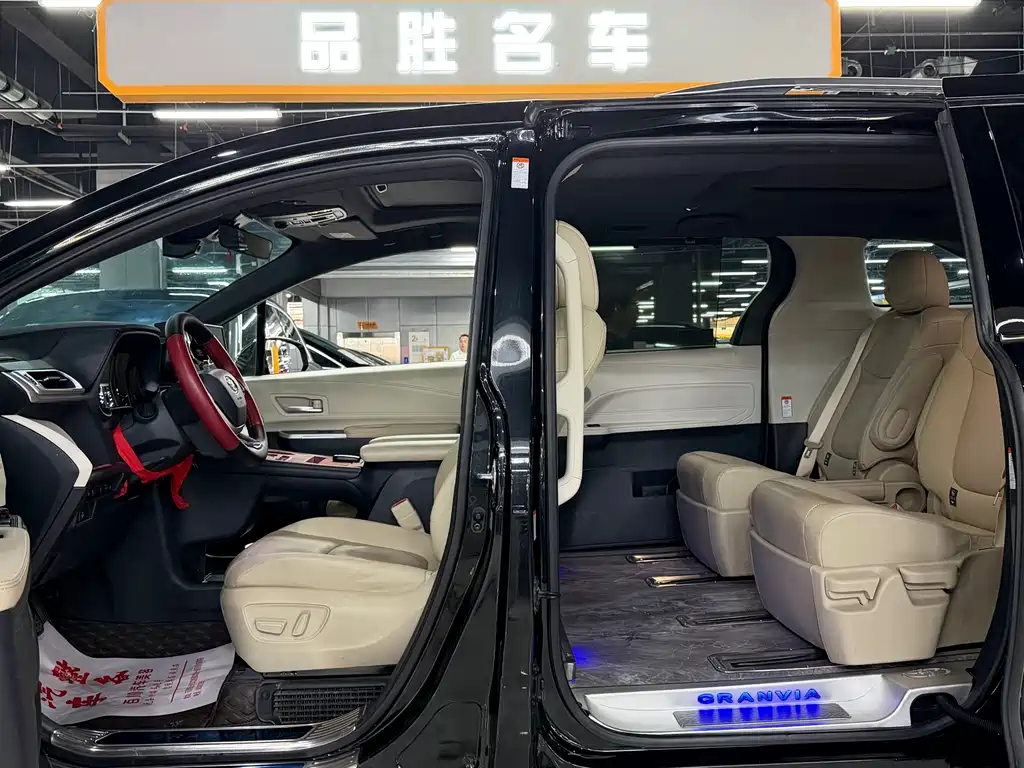 Toyota Granvia — фото 9