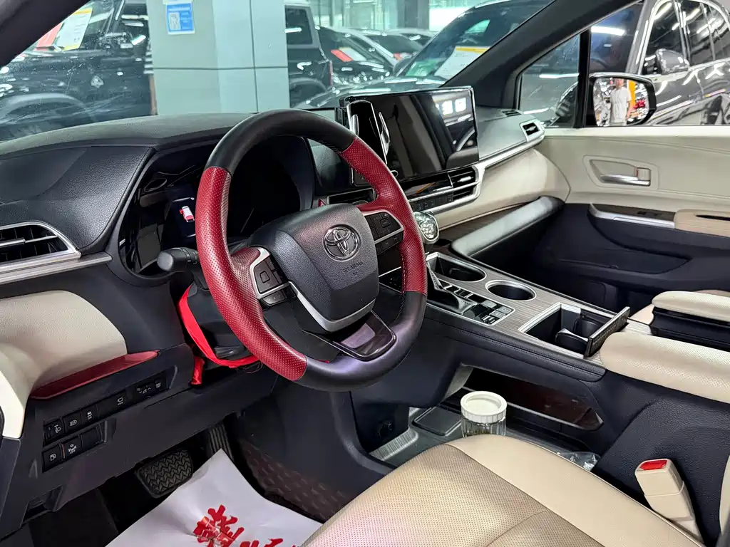 Toyota Granvia — фото 10