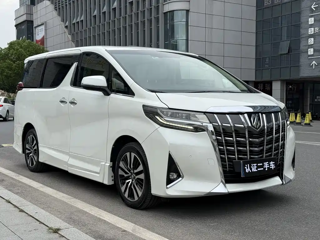 Toyota Alphard — фото 3