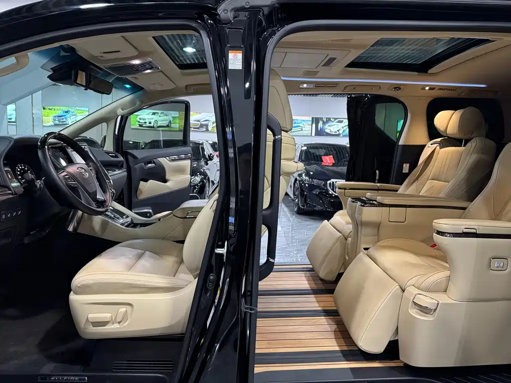 Toyota Vellfire — фото 4