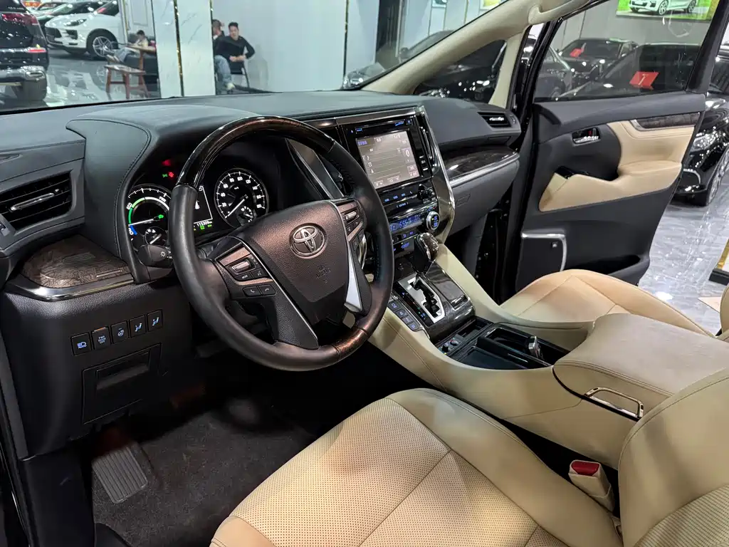 Toyota Vellfire — фото 5