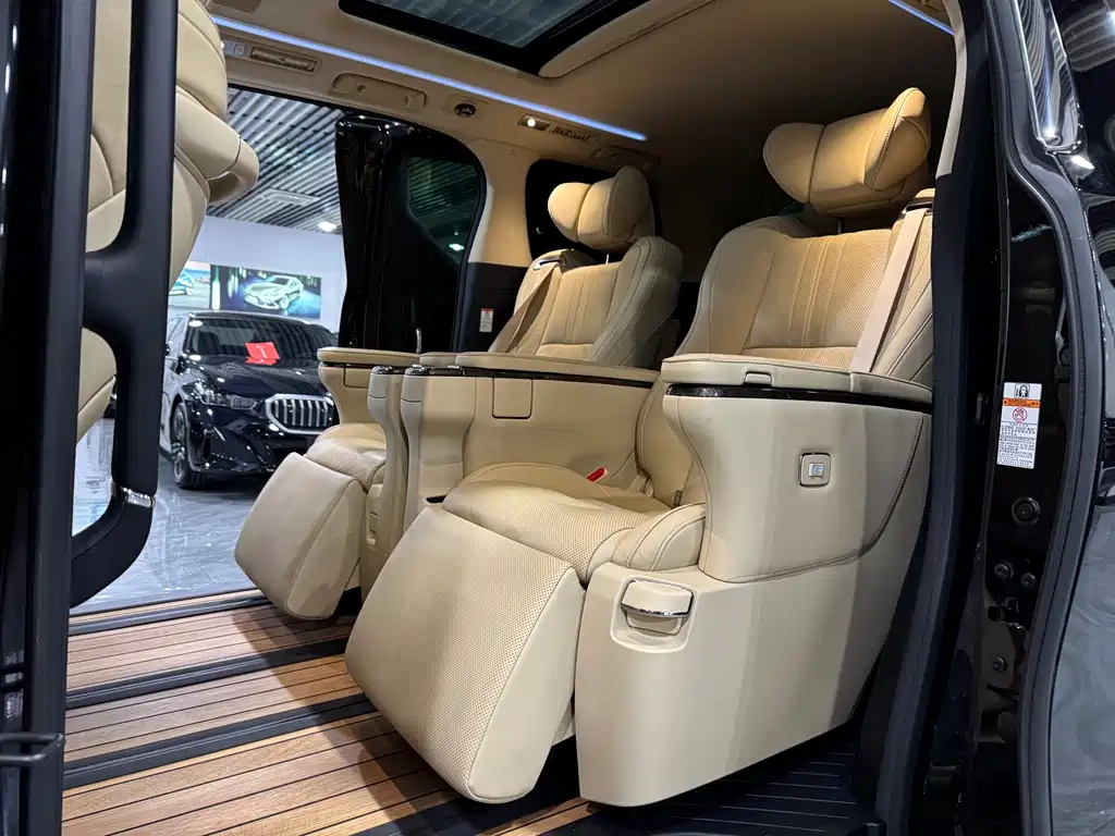 Toyota Vellfire — фото 6