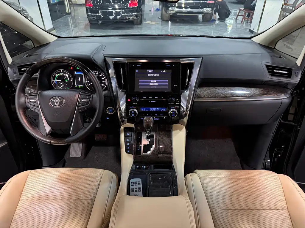 Toyota Vellfire — фото 7