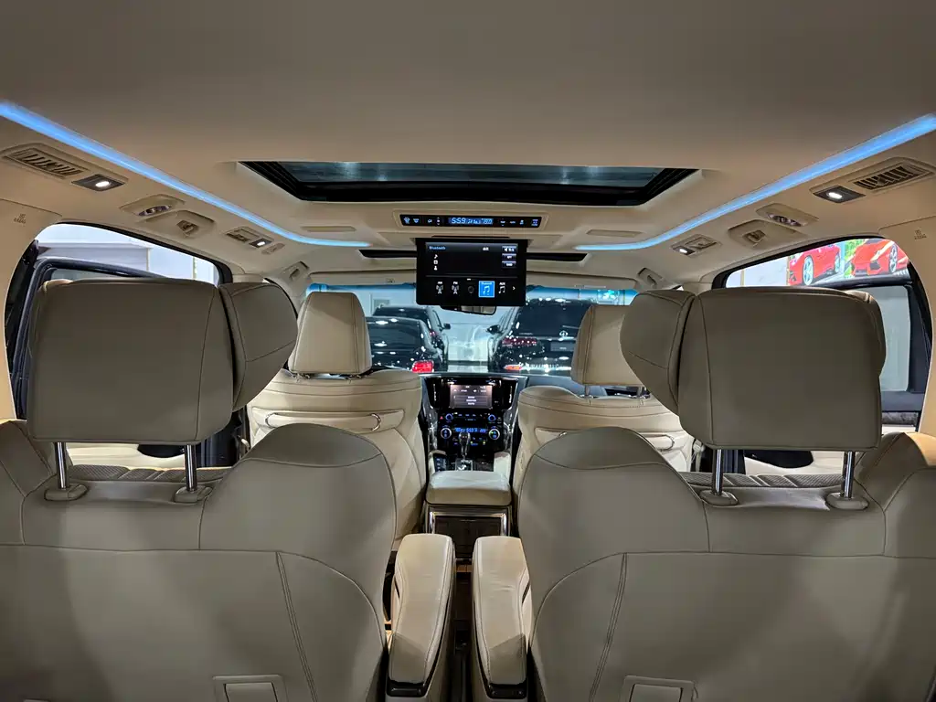 Toyota Vellfire — фото 10