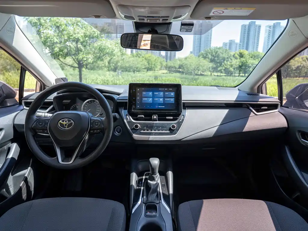Toyota Corolla — фото 13