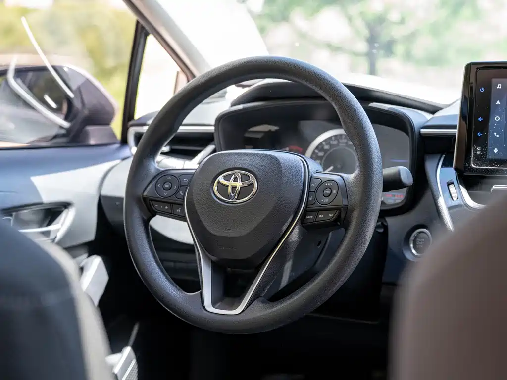Toyota Corolla — фото 14