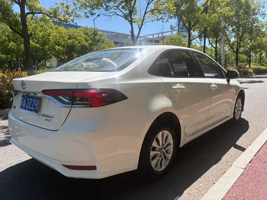 Toyota Corolla — фото 4