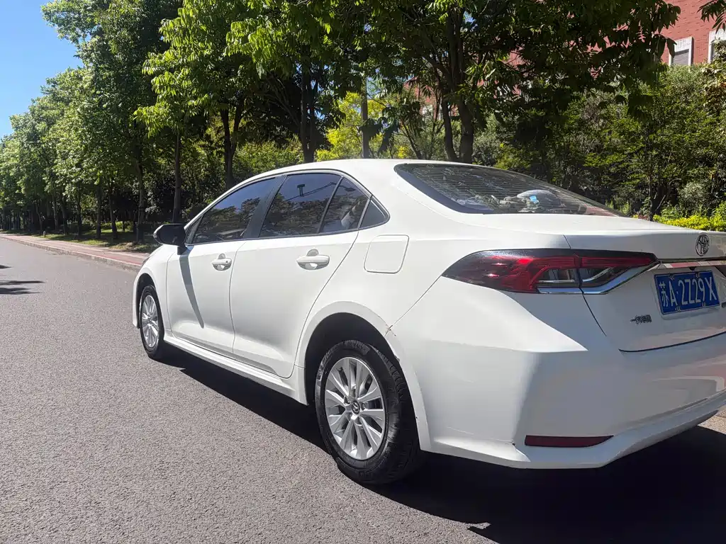 Toyota Corolla — фото 6