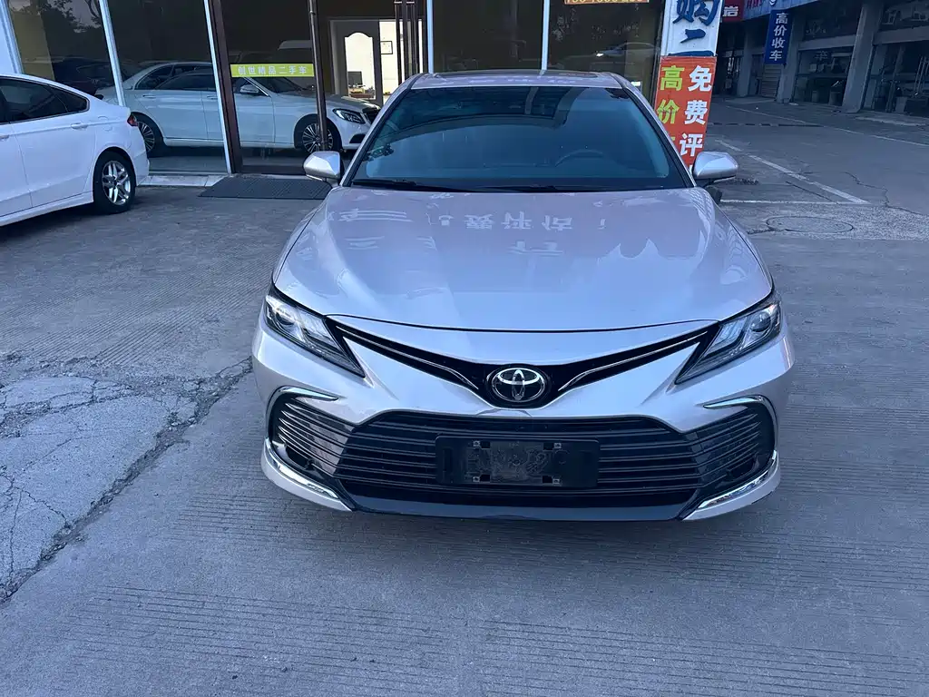 Toyota Camry — фото 2