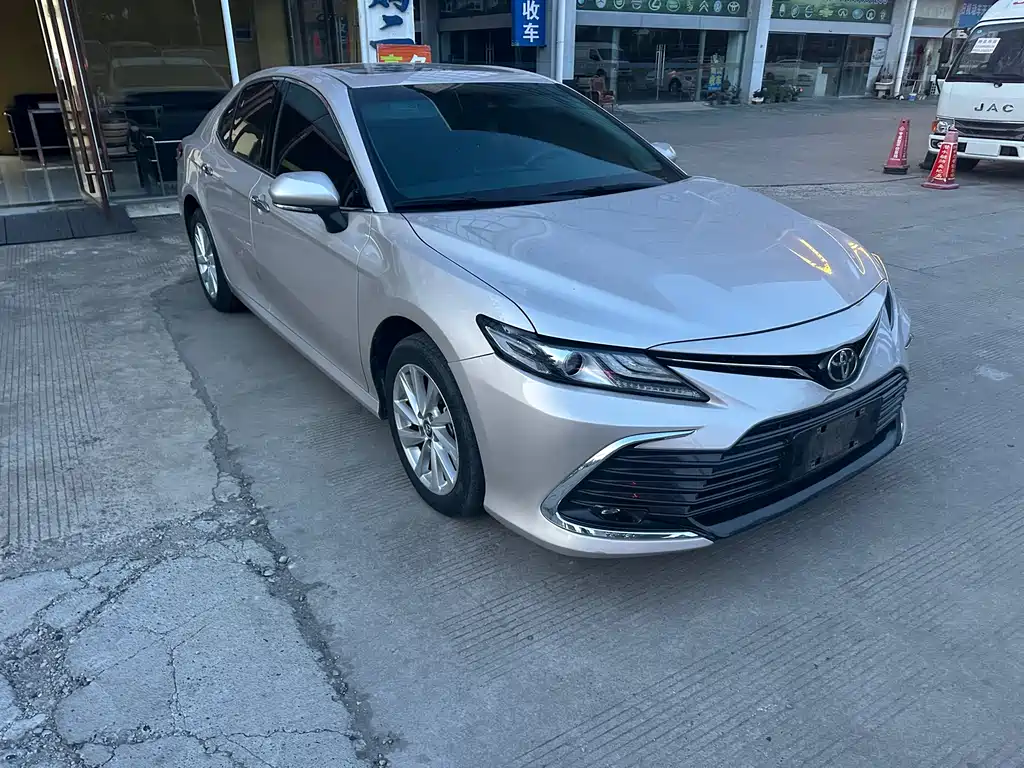 Toyota Camry — фото 3