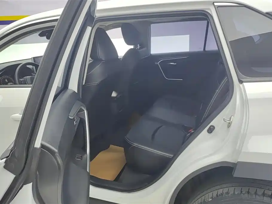 Toyota RAV4 — фото 11