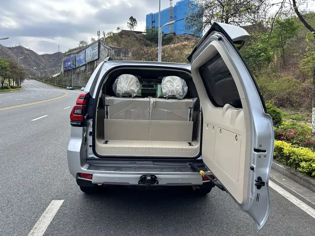 Toyota Prado — фото 13