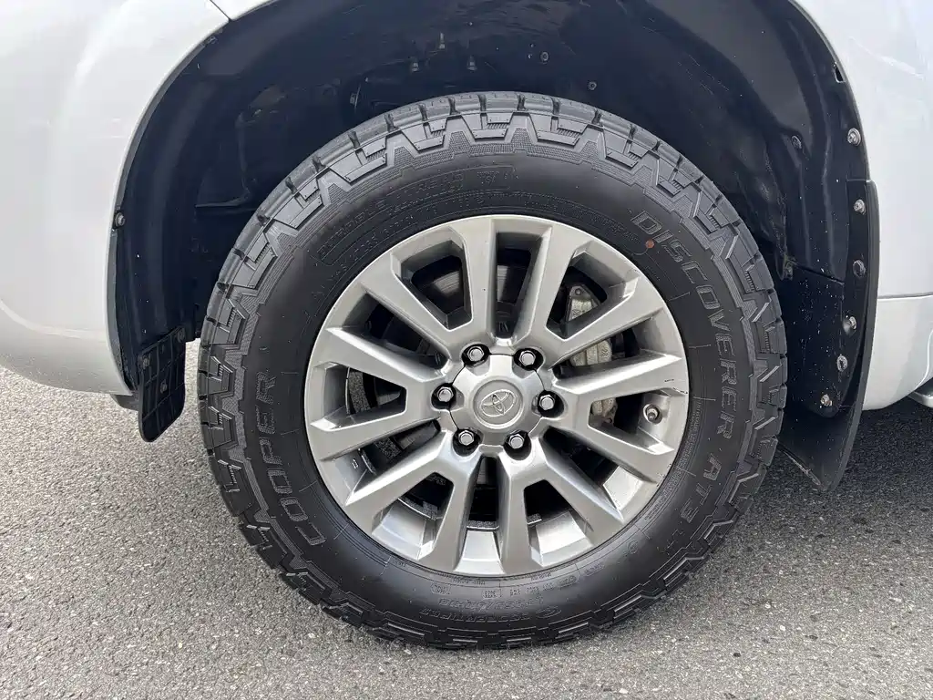 Toyota Prado — фото 14