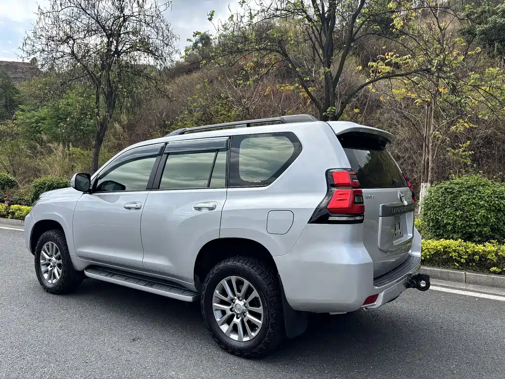 Toyota Prado — фото 4