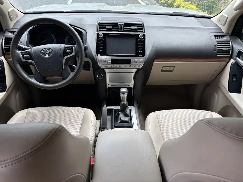 Toyota Prado — фото 10