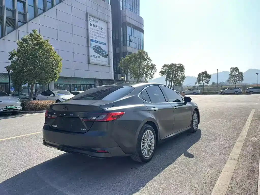 Toyota Camry — фото 5