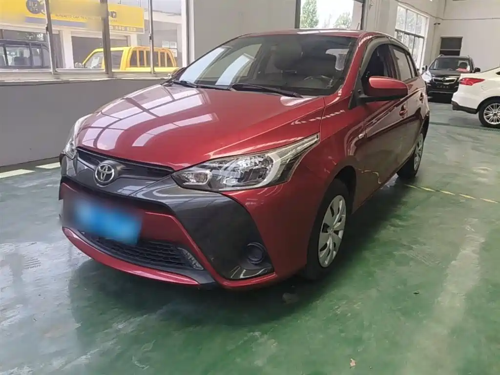 Toyota Yaris L — фото 2