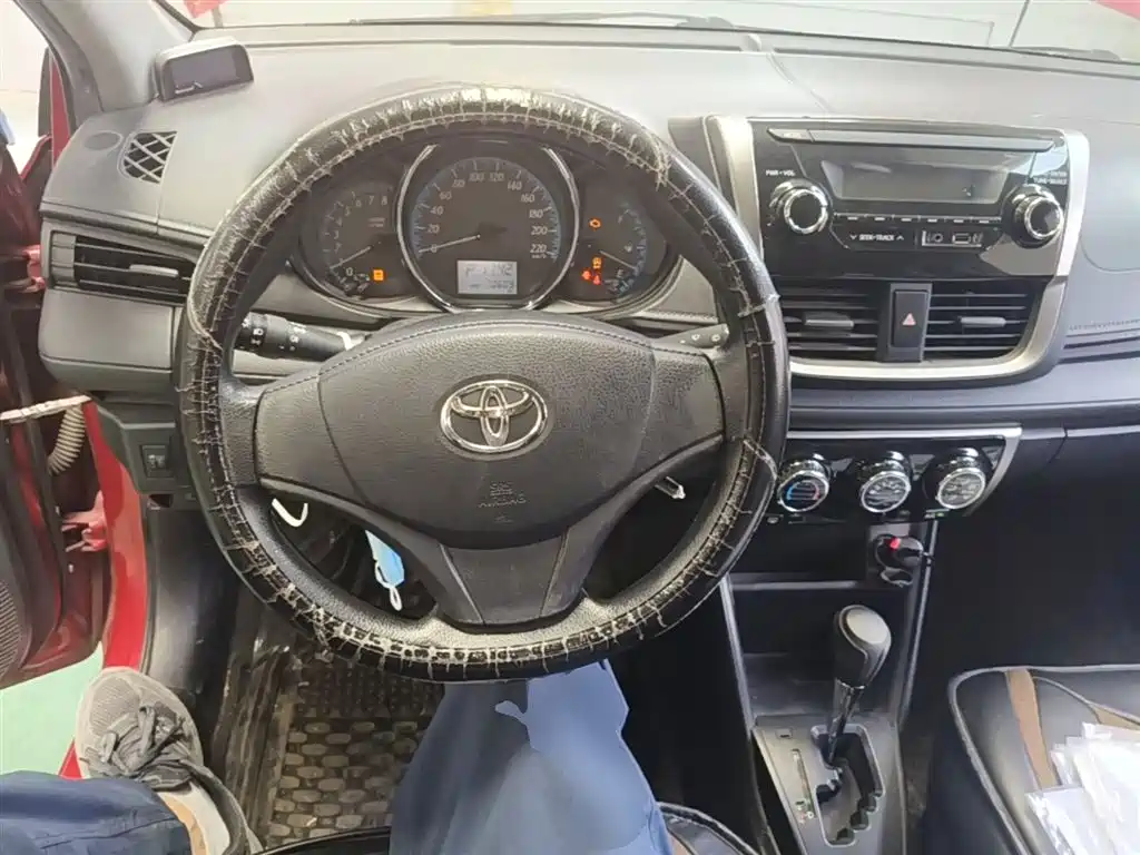 Toyota Yaris L — фото 11