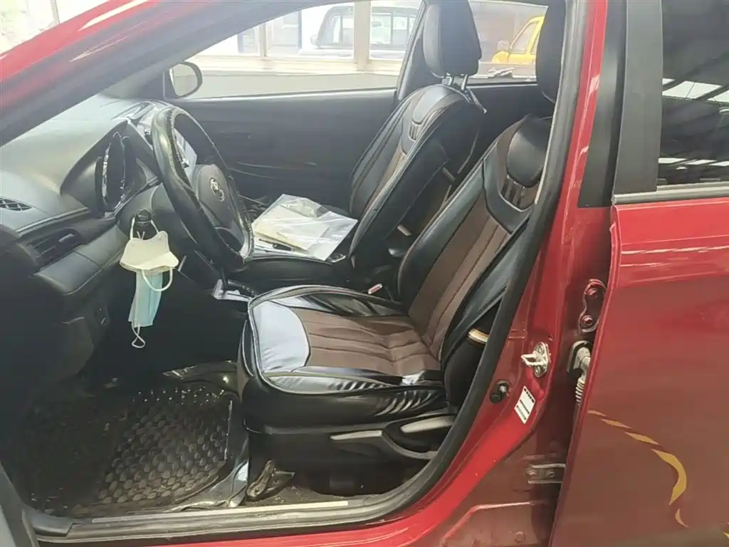 Toyota Yaris L — фото 15