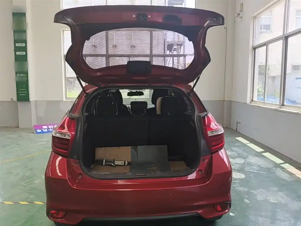 Toyota Yaris L — фото 19