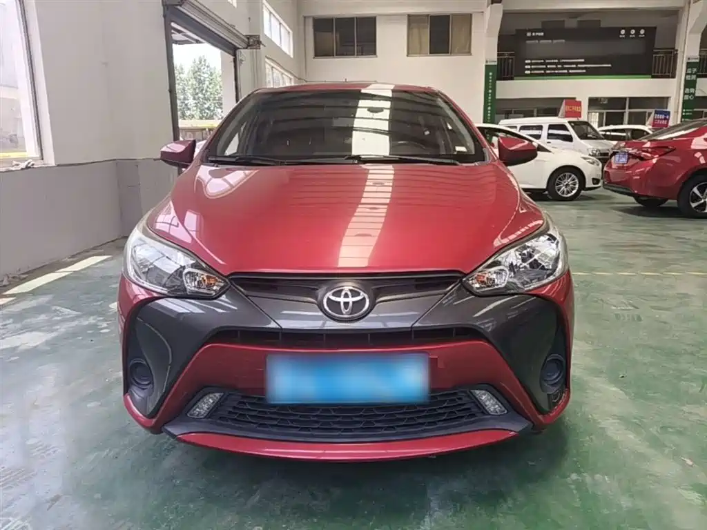 Toyota Yaris L — фото 3