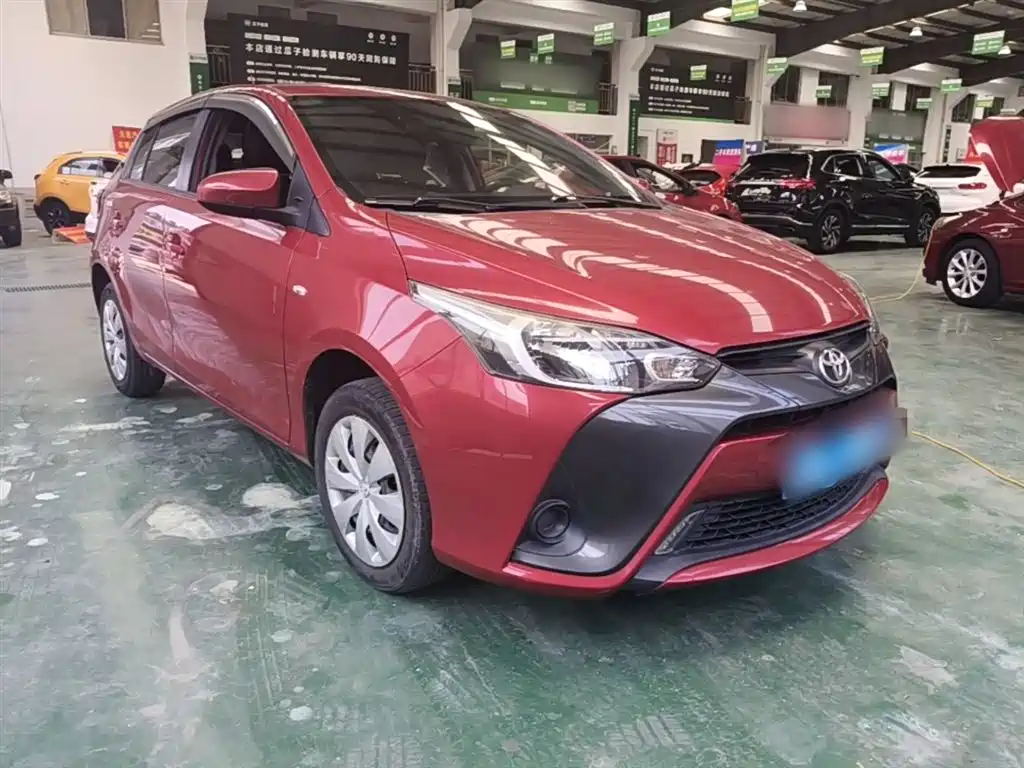Toyota Yaris L — фото 4