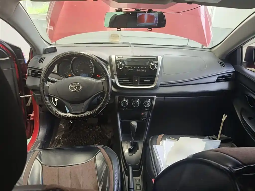 Toyota Yaris L — фото 10
