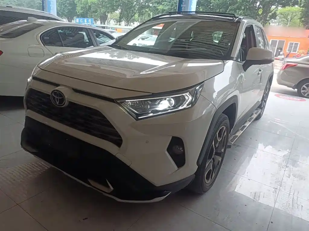 Toyota RAV4 — фото 2